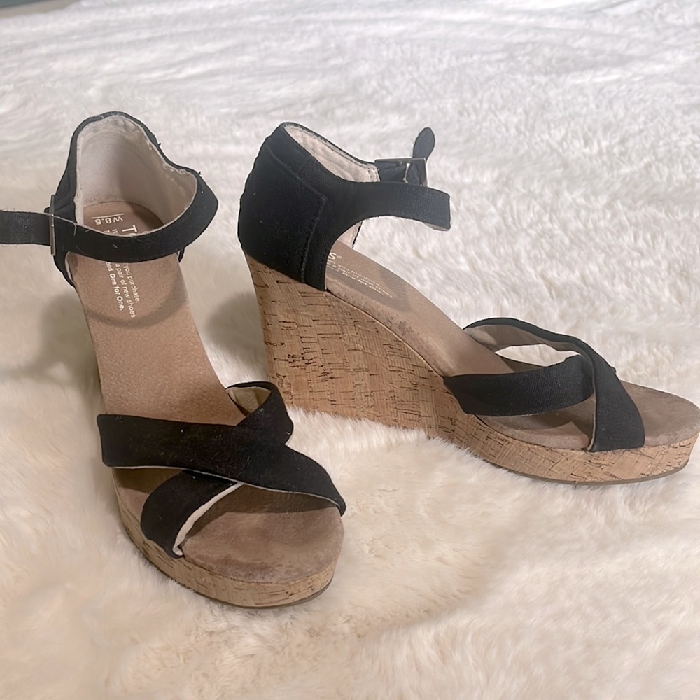 Toms cork 4 in wedge heels sandals 8.5
